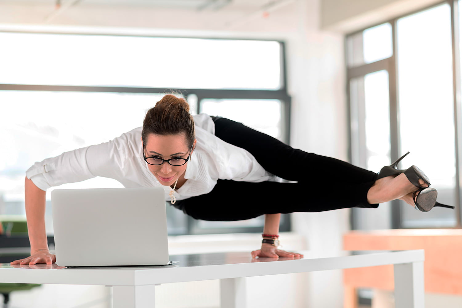 6 lý do Yoga có thể giúp cải thiện năng suất của bạn tại nơi làm việc - giangyoga