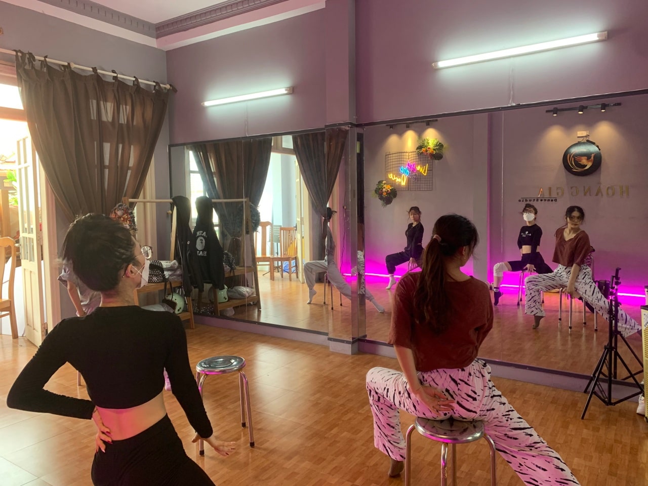 Hoàng Gia Dance Studio