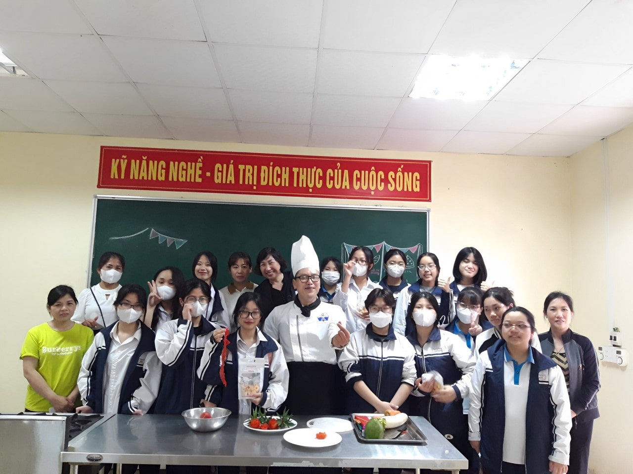 Trường TCN Nấu Ăn Nghiệp Vụ Du Lịch và Thời Trang